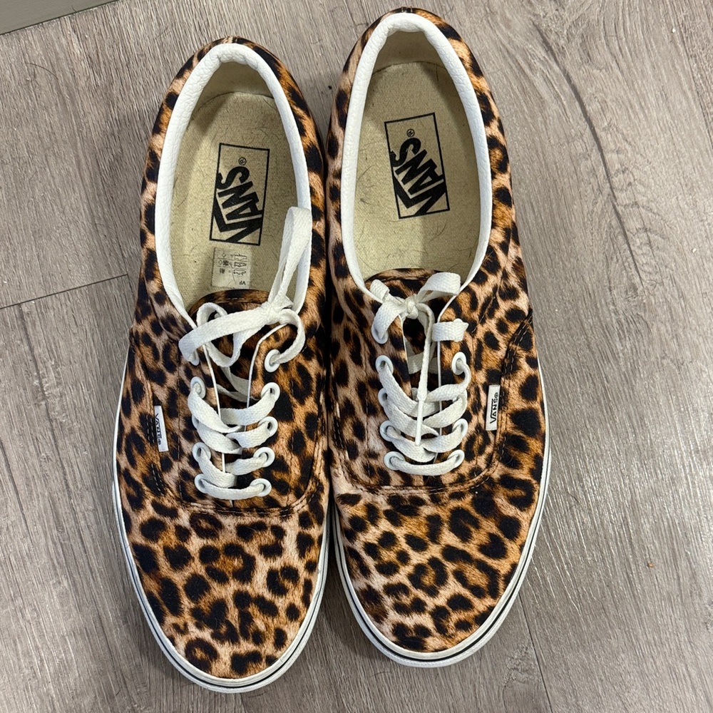 Vans Leopard Print Low-Top Sneakers in Brown and Black - Picture 5 of 5